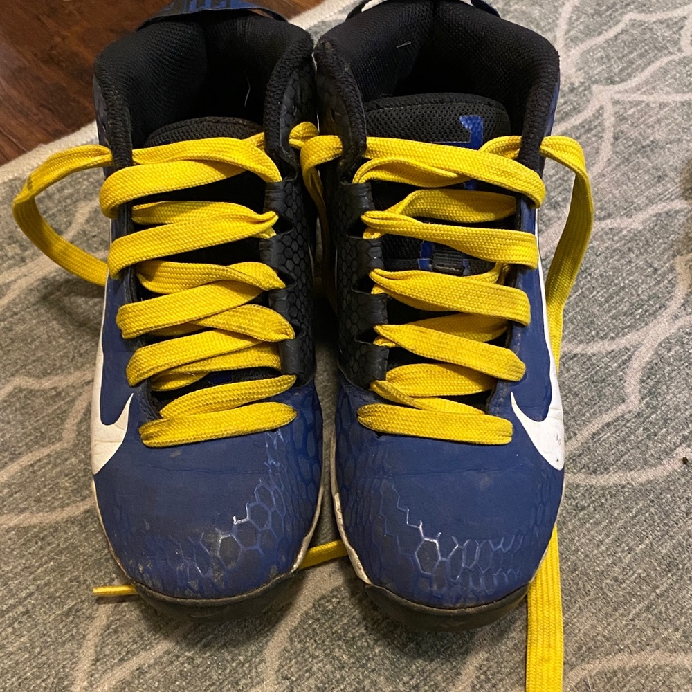 Kids Nike baseball cleats size 2.5